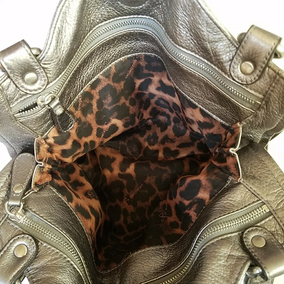 B. Makowsky Silver Hobo Bag Lots of Pockets - Picture 5 of 8